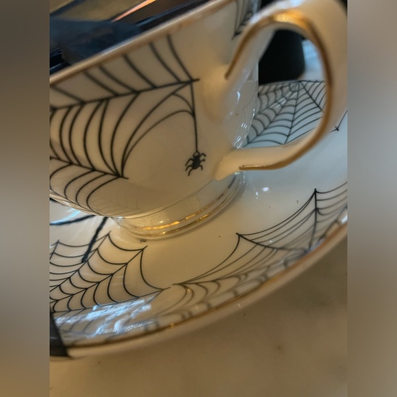 PARK CHATEAU NWOT Spider & Web Teacup And Saucer Set White & Black W/Gold Trim - Picture 7 of 10